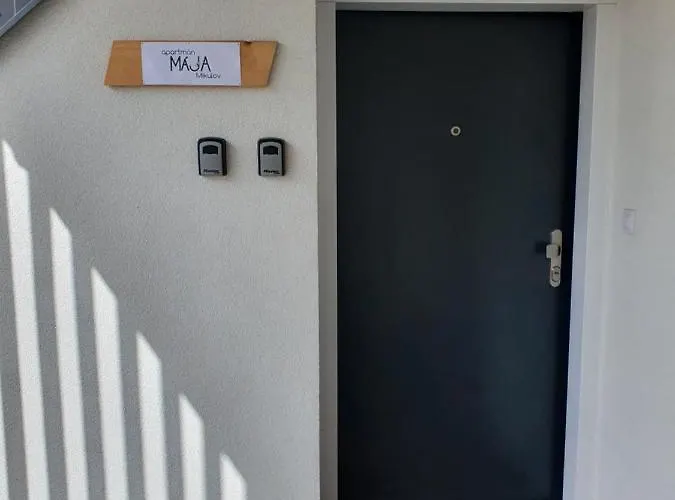 Maja Apartament *